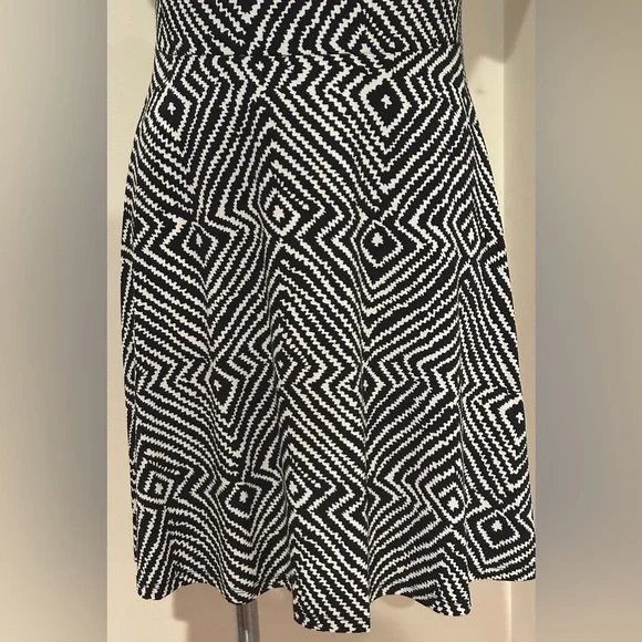 MICHAEL KORS Comfortable Black & White Geometric Short Sleeves Mini Dress Sz S - Picture 10 of 15